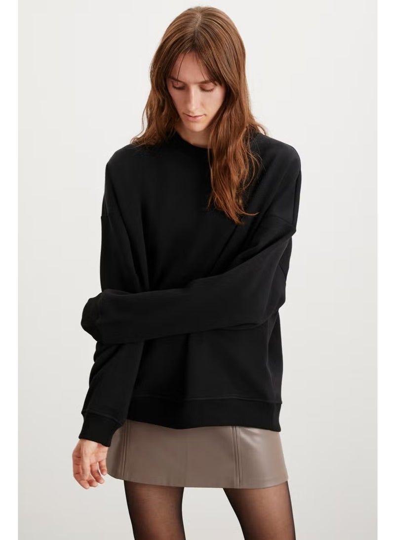 GRIMELANGE Allys Women's Crew Neck Oversize Basic Black Sweatshirt - Image 2